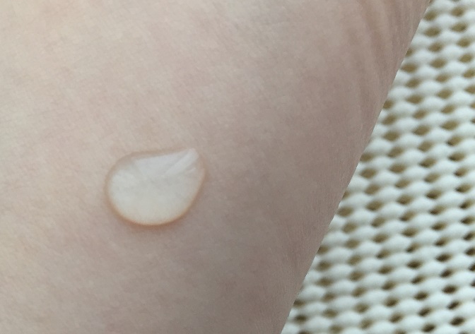 ローズエステリッチローション腕に塗ってみた