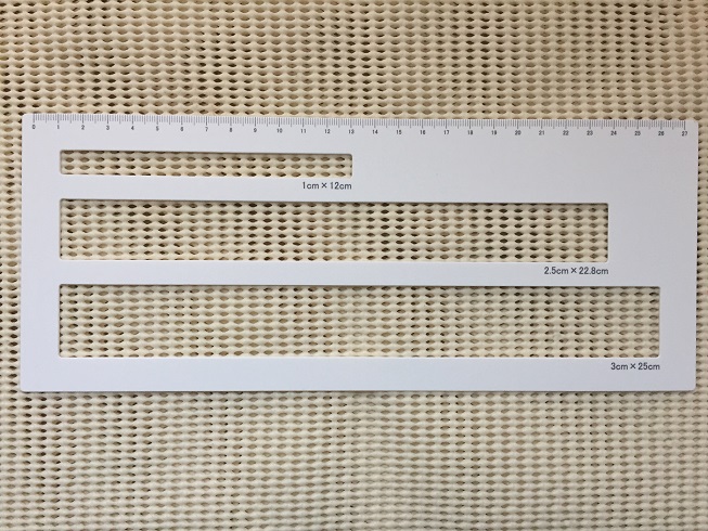 ダイソー厚さが測れる定規
