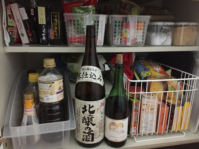 コンロ下の収納(調味料やお菓子を収納)