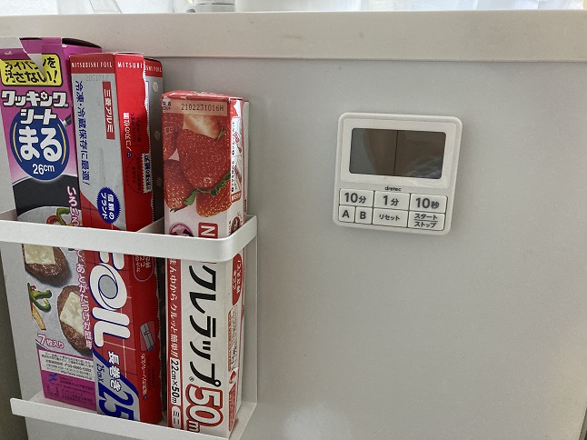スポンジホルダーとキッチンタイマー