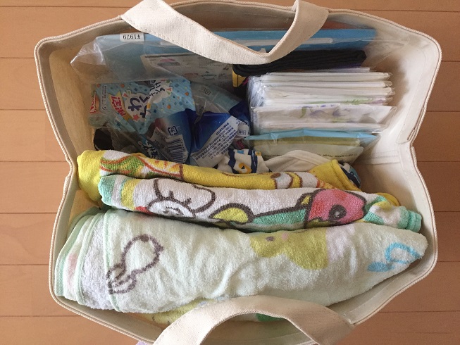 子供用品を入れた無印良品の帆布バスケット