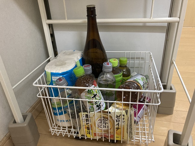 作業台下のワイヤーバスケット