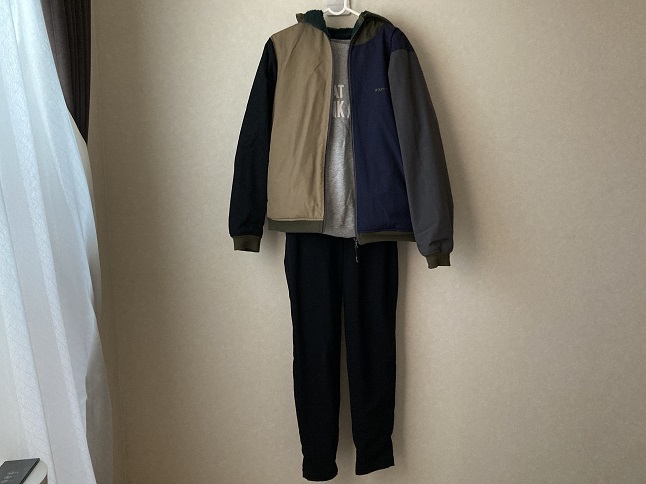 グレースウェット×黒のパンツ×ジムマスターアウター